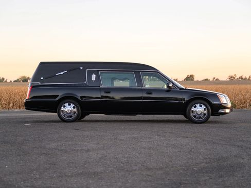 Used 2009 Cadillac DTS Hearse FWD image 90