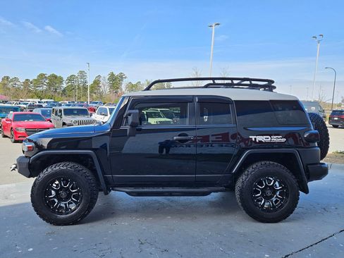 Used 2011 Toyota FJ Cruiser w/ Convenience Pkg image 4