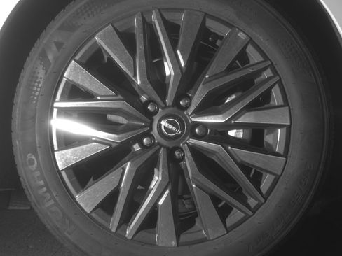 Used 2025 Nissan Altima 2.5 SV FWD image 13