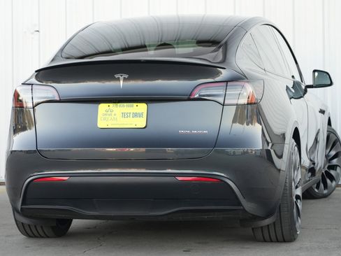 Used 2025 Tesla Model Y Performance image 5