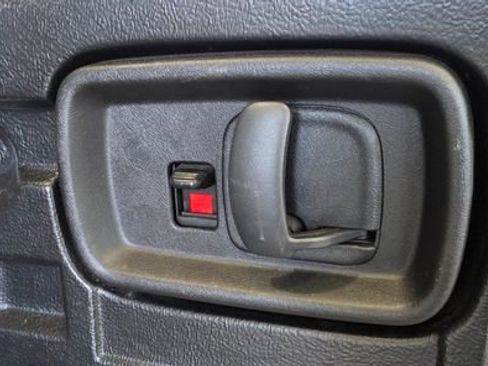 Used 2022 Chevrolet Express 2500 w/ Driver Convenience Package image 25