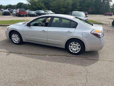Used 2011 Nissan Altima 2.5 S FWD image 8
