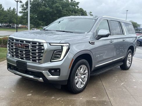 Used 2025 GMC Yukon XL Denali AWD/4WD image 12