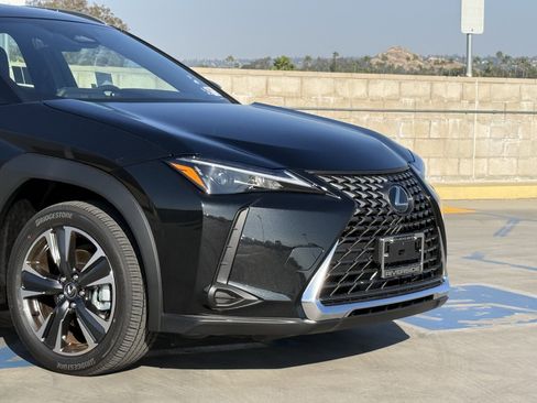 New 2026 Lexus UX 300h FWD image 3