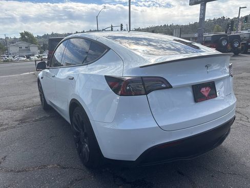 Used 2022 Tesla Model Y Performance image 9