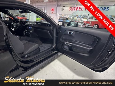 Used 2022 Ford Mustang Coupe image 28