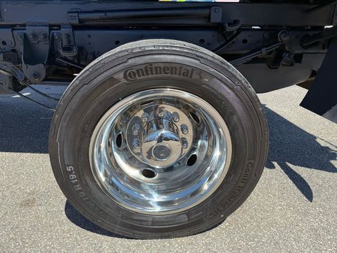 Used 2021 Ford F550 4x4 Regular Cab Super Duty w/ Power Equipment Group image 12