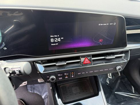 Used 2023 Kia Niro SX Touring image 12