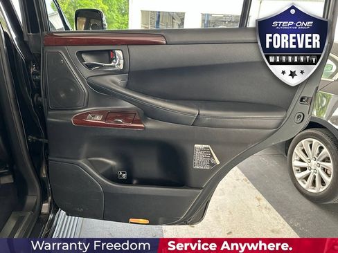 Used 2013 Lexus LX 570 4WD w/ Luxury Pkg w/Pre-crash image 35