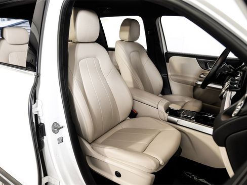 Used 2021 Mercedes-Benz GLB 250 w/ Premium Package image 35