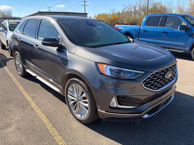Used 2020 Ford Edge Titanium w/ Equipment Group 301A AWD/4WD image 4