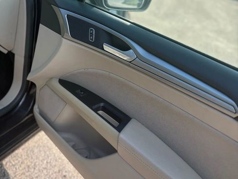 Used 2019 Ford Fusion SE image 35