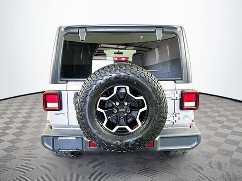 Used 2019 Jeep Wrangler Unlimited Sahara w/ Cold Weather Group AWD/4WD image 11