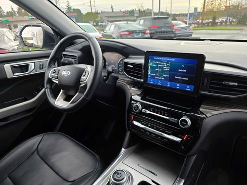 Used 2022 Ford Explorer Limited image 12