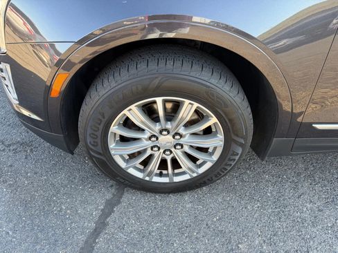 Used 2017 Cadillac XT5 Luxury w/ Driver Awareness Package FWD image 18