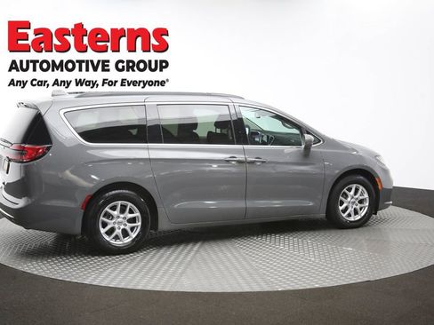 Used 2022 Chrysler Pacifica Touring-L image 44
