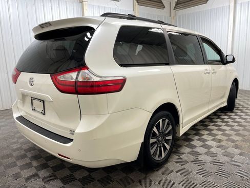 Used 2018 Toyota Sienna XLE Premium AWD/4WD image 25