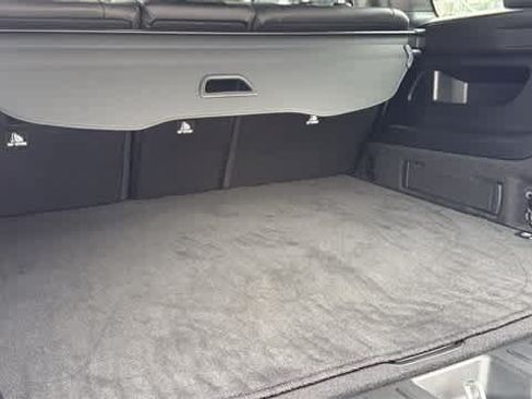 Used 2025 Mercedes-Benz GLB 250 4MATIC image 32