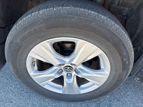 Used 2019 Toyota RAV4 XLE w/ Convenience Package image 10