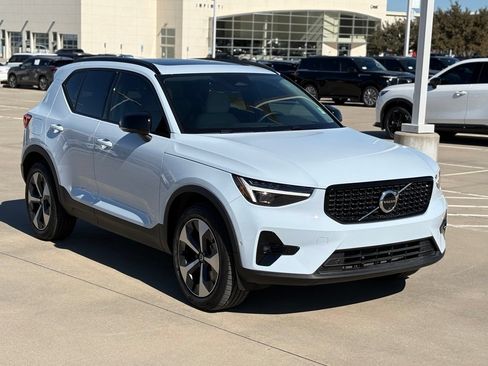 New 2026 Volvo XC40 B5 Plus w/ Protection Package Premier AWD/4WD image 4