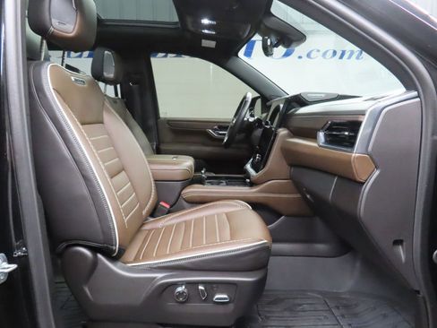 Used 2025 GMC Yukon XL Denali Ultimate AWD/4WD image 39