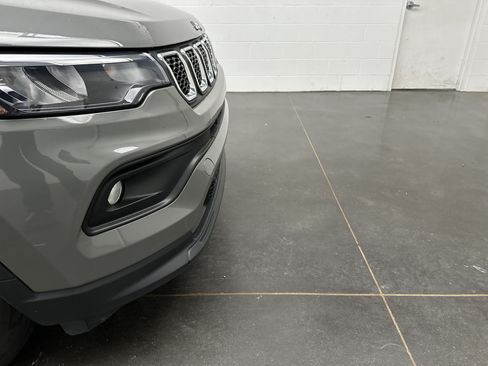 Used 2023 Jeep Compass Latitude AWD/4WD image 2