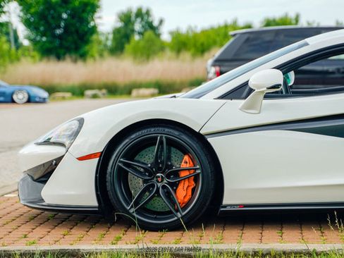 Used 2017 McLaren 570S Coupe RWD image 4