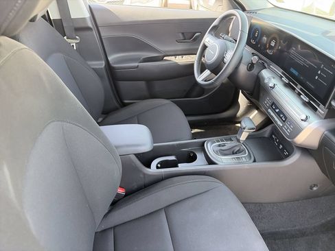 Certified 2025 Hyundai Kona SEL FWD image 11
