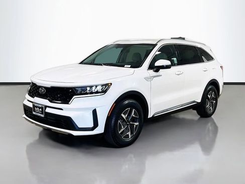 Certified 2021 Kia Sorento S FWD image 3