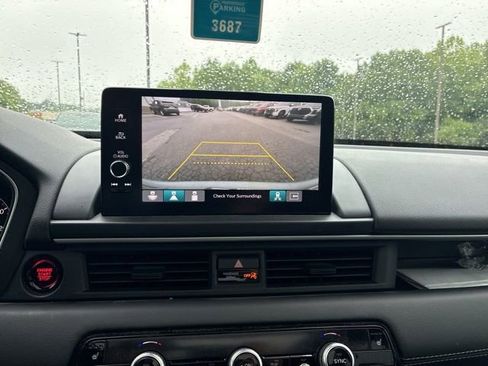 Used 2025 Honda Pilot Touring image 8