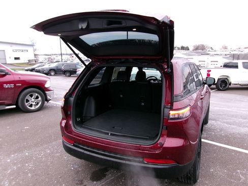 Certified 2024 Jeep Grand Cherokee Altitude image 19