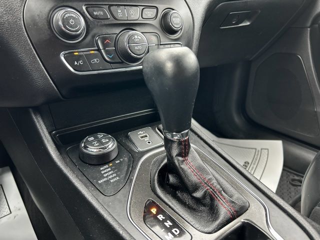 Used 2019 Jeep Cherokee Trailhawk AWD/4WD image 47