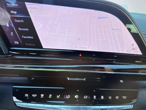 Used 2022 Cadillac Escalade Premium Luxury w/ Performance Package image 16