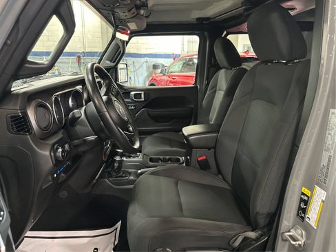 Used 2023 Jeep Wrangler Unlimited w/ Cold Weather Group AWD/4WD image 9