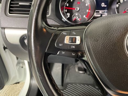 Used 2017 Volkswagen Jetta SE image 14