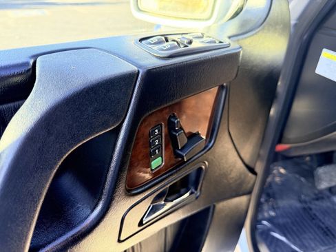 Used 2005 Mercedes-Benz G 500 image 11