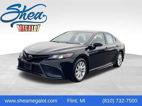 Used 2023 Toyota Camry SE image 1