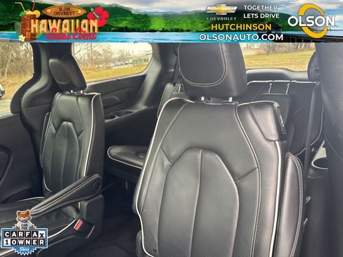 Used 2025 Chrysler Pacifica Limited image 27