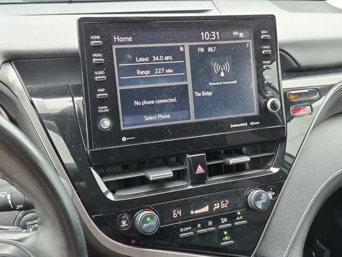 Used 2021 Toyota Camry XSE FWD image 13
