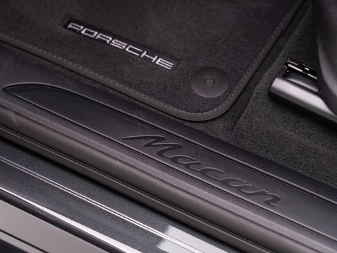 Certified 2026 Porsche Macan AWD/4WD image 14