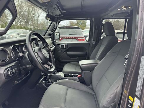 Used 2021 Jeep Gladiator Willys image 13