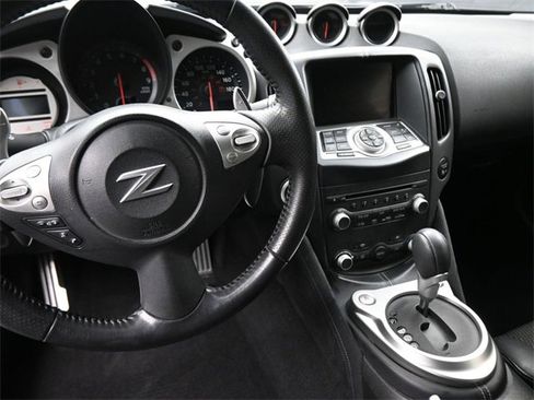 Used 2010 Nissan 370Z Touring image 14