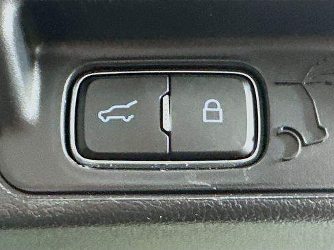 Used 2020 Ford Explorer XLT w/ Equipment Group 202A image 30