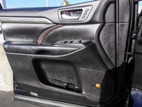 Used 2018 Toyota Highlander Limited Platinum w/ Carpet Mat Package (TMS) image 26