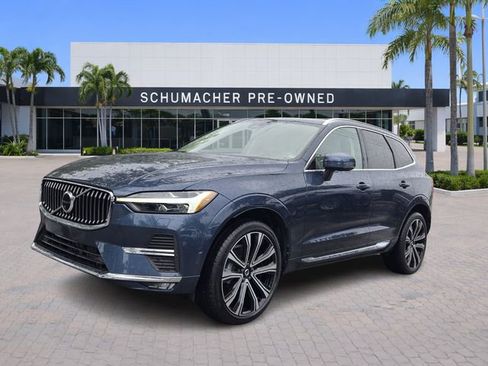 Used 2023 Volvo XC60 B5 Ultimate w/ Climate Package FWD image 3