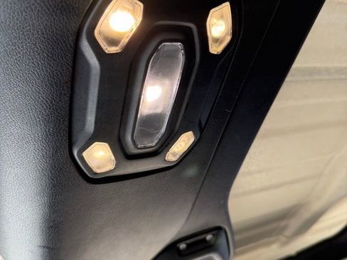 Used 2020 Jeep Wrangler Unlimited Sahara image 17