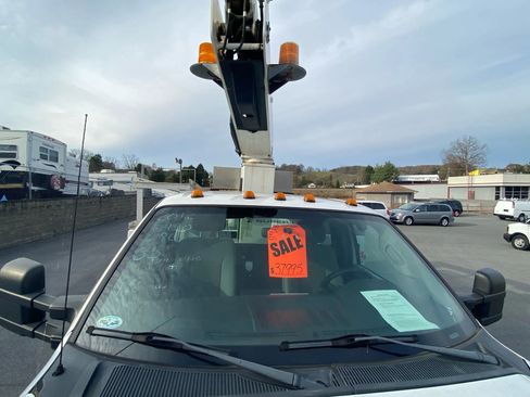 Used 2012 Ford F450 XL w/ Heavy Service Suspension Pkg image 3