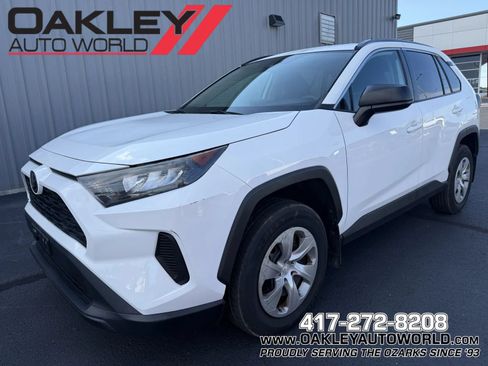 Used 2021 Toyota RAV4 LE AWD/4WD image 1