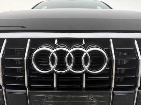 Used 2025 Audi Q3 2.0T Premium AWD/4WD image 19