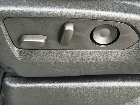 Used 2024 Chevrolet Suburban Premier image 16